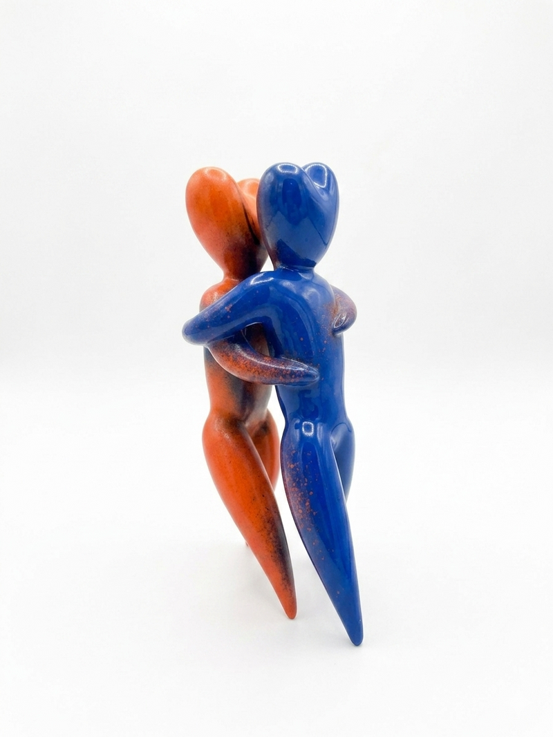 THE HUG | Custom