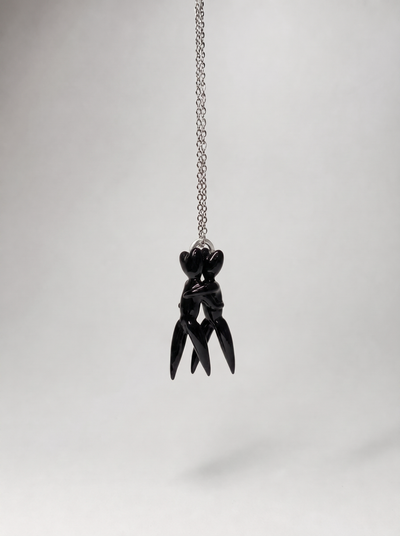 The Hug Pocket — collana nera